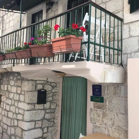Holiday Listeši